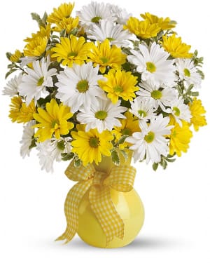 Teleflora's Upsy Daisy Flower Bouquet