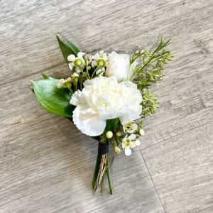 Simple and Sweet Groom's Boutonniere Flower Bouquet