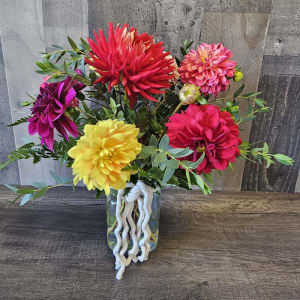 NEW Farmer Daphne & James Dahlia Mix Flower Bouquet