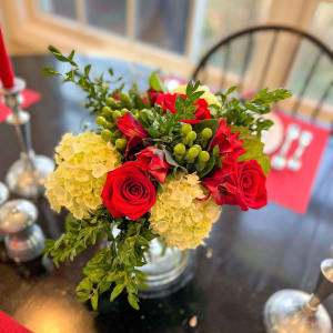 Holiday Deluxe Centerpiece Flower Bouquet