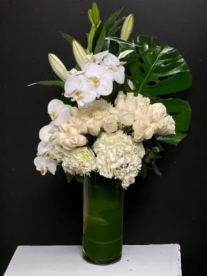 White Tranquility 8 Flower Bouquet