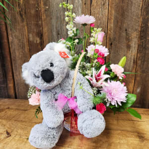 JUDYS BEARY SPECIAL BASKET Flower Bouquet