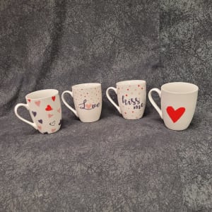 ARVD6- MUG WITH HEARTS/WORDS ON THE SIDES