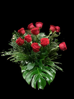 Modern Dozen Red Roses Flower Bouquet