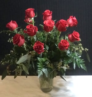 Classic Titanic -Red - 12  Roses Flower Bouquet