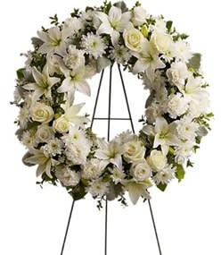 WHITE WREATH Flower Bouquet