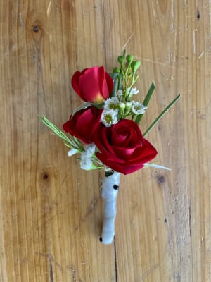 Red Spray Rose Boutonniere Flower Bouquet