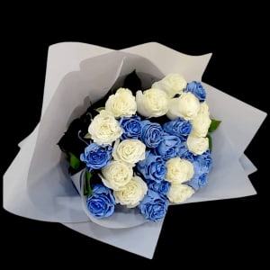 BLUE & WHITE BOUQET WRAP Flower Bouquet