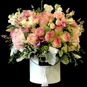 ELEGANT COLOR BOX Flower Bouquet