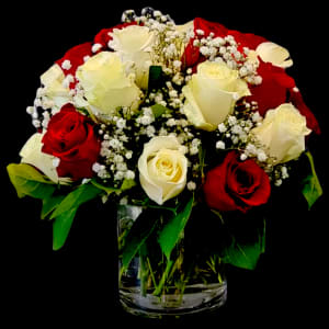 RED & WHITE IN SHORT VASE Flower Bouquet