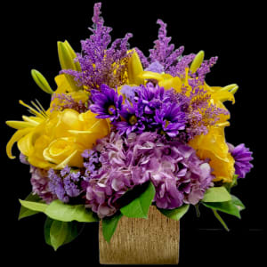 LAVENDAR & YELLOW IN GOLD VASE Flower Bouquet