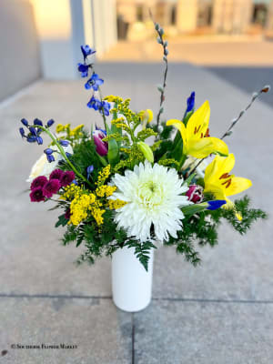 Mother's Day Bright Traditional Style Arrangement Flower Bouquet