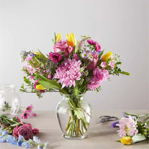 SPRING TRADITION Flower Bouquet