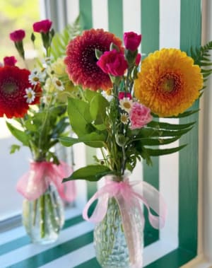 Mother's Day Gerpom Bud Vase Flower Bouquet