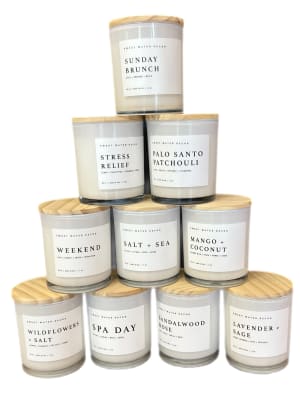 11 oz Soy Candle Flower Bouquet