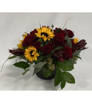 Modern Roses & Sunflowers Flower Arrangement Modern Roses & Sunflowers Flower Bouquet