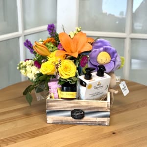 Flower Friends Giftbox + Blooms Flower Bouquet