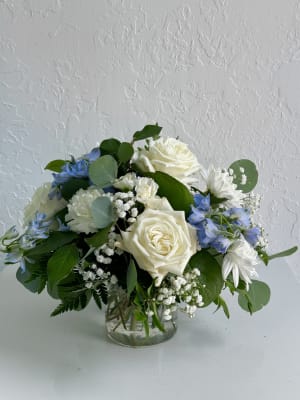 Centerpiece - White/Blue Flower Bouquet