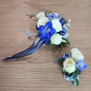 Deep Blue Combo Flower Bouquet