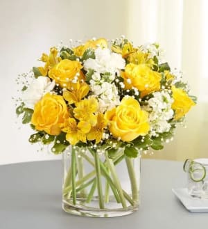 Yellow & White Delight Bouquet Flower Bouquet