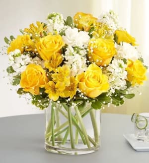 Yellow & White Delight Bouquet Flower Bouquet