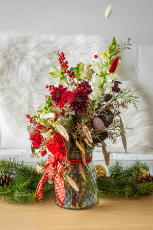 The Modern Christmas Flower Arrangement