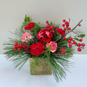Mini tabletop trio - in Reds Flower Arrangement Mini tabletop trio - in Reds Flower Bouquet