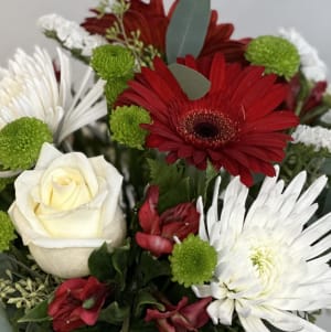 Designer's choice seasonal centerpiece Flower Bouquet