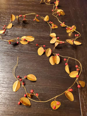 Metallic Gold Leaf and Berry Garland Flower Bouquet
