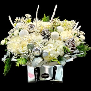 SNOW WHITE Flower Bouquet