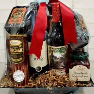 The 5th Avenue Wine Gift Basket Flower Bouquet