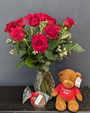 Roses-12 Sweet Cuddles Flower Arrangement Roses-12 Sweet Cuddles Flower Bouquet