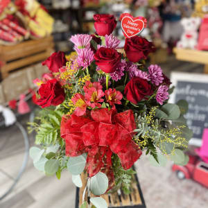 Dozen Red Roses in a vase Flower Arrangement Dozen Red Roses in a vase Flower Bouquet