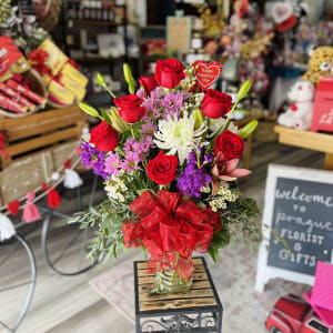 Dozen Red Roses in a vase Flower Arrangement Dozen Red Roses in a vase Flower Bouquet