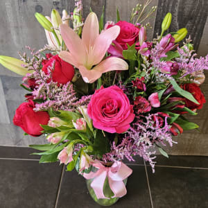 Romantic Mix Arrangement in Vase Flower Bouquet