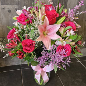 Romantic Mix Arrangement in Vase Flower Bouquet
