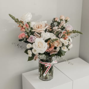 DREAM SKIES VASE Flower Arrangement DREAM SKIES VASE Flower Bouquet