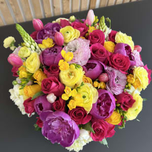 Golden Kiss Flower Bouquet