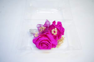 CPR-3 Corsage de rosas y baby breath preservado