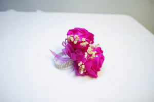 CPR-3 Corsage de rosas y baby breath preservado