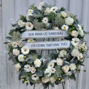 Soft as Angels’ Wings Wreath – 24 Inch