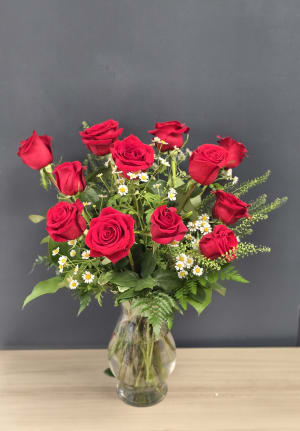 Roses Red Dozen Vased Flower Bouquet