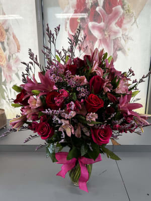 Romantic Mix Arrangement in Vase Flower Bouquet