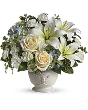 Teleflora’s Beautiful Dreams Flower Bouquet
