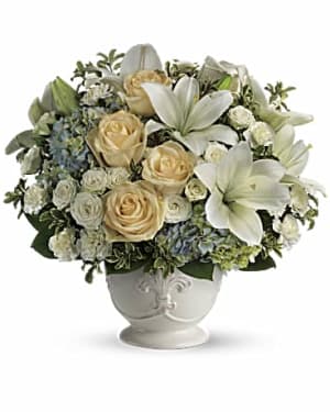 Teleflora’s Beautiful Dreams Flower Bouquet