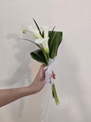 CALLA LILY HAND-TIED BOUQUET Flower Bouquet