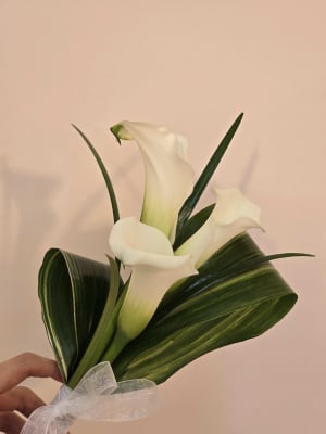 CALLA LILY HAND-TIED BOUQUET Flower Bouquet