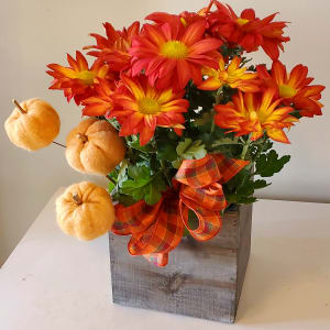 Bronze Pelee Mum Wood Box Decorated Flower Bouquet