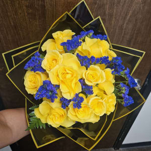 Wrapped One Dozen Yellow Roses Bouquet Flower Arrangement Wrapped One Dozen Yellow Roses Bouquet Flower Bouquet
