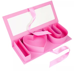 I Heart U Gift Box With Red Roses and Chocolates